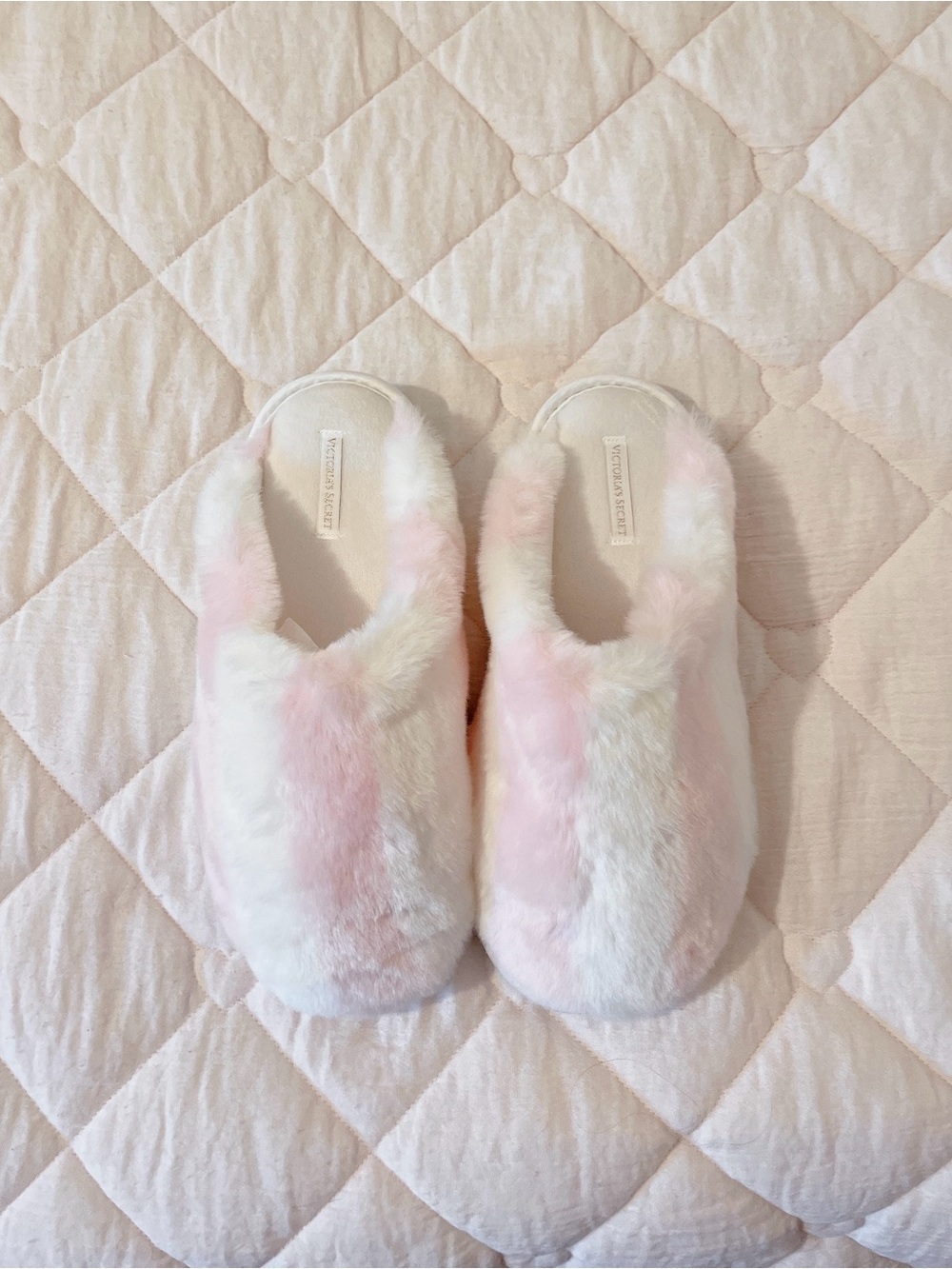 ྀིྀིྀིྀིྀི victoria’s secret pink striped cozy faux fur slippers